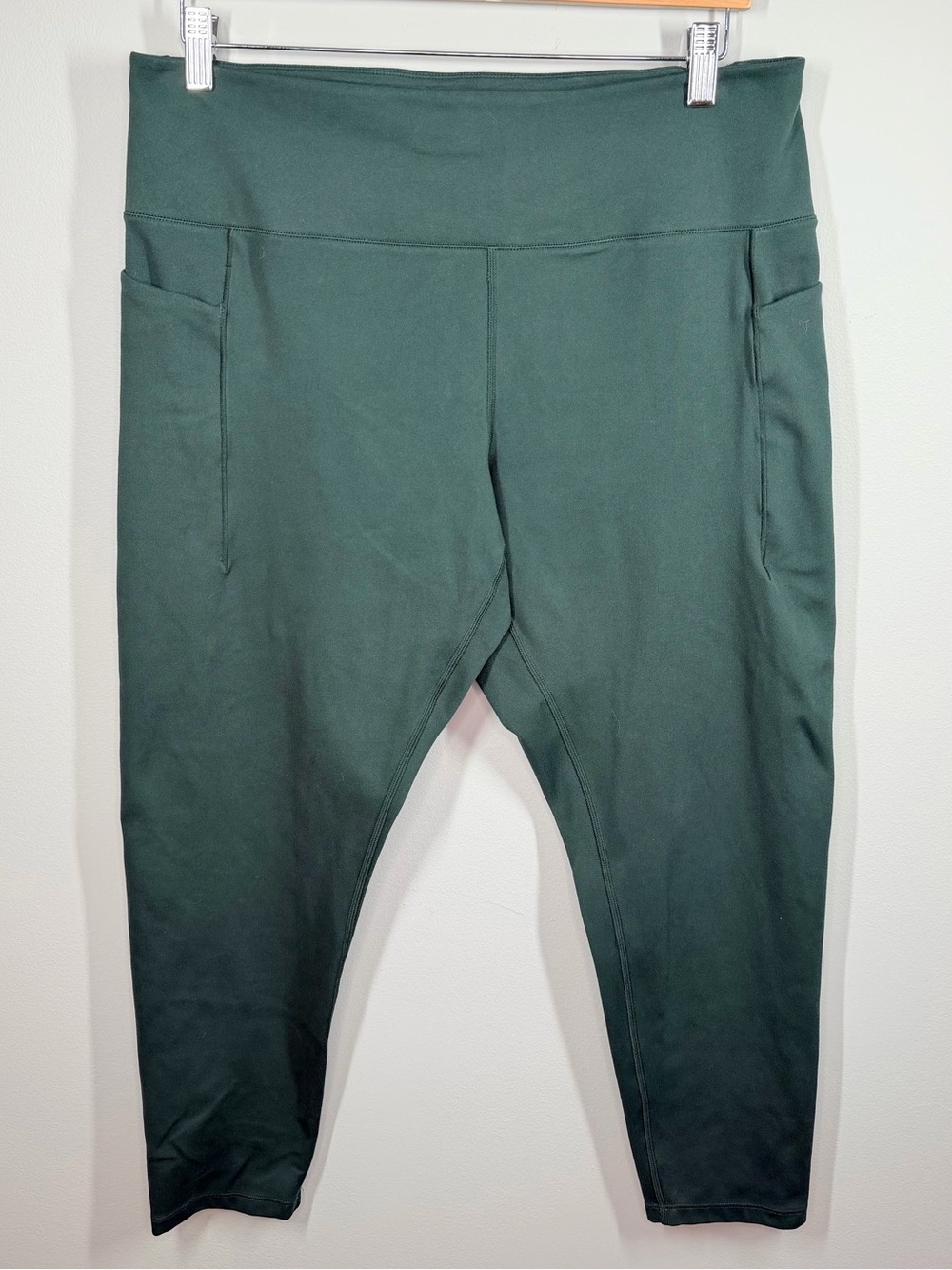 Danskin Forest Green High Rise Pocket Leggings XXL 2XG 23" Crop Capri EUC